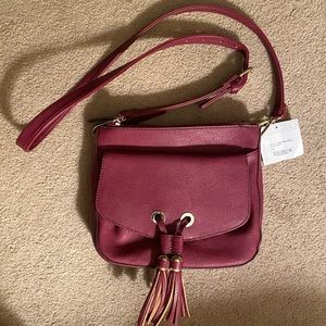 Liz Claiborne crossbody Wine